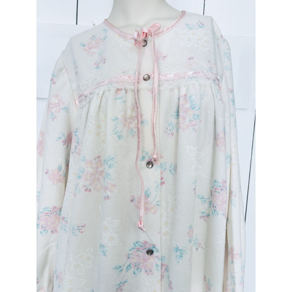 Vintage Vandemere Women House Coat Long Robe Nightgown Fleece Lace Floral Pocket